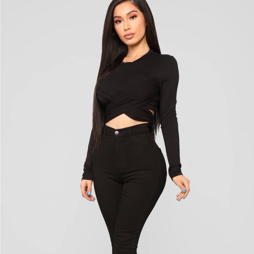 Fashion nova tie front crop top black size s